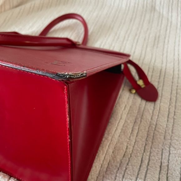 Elegant Red Designer Handbag - Picture 7 of 8